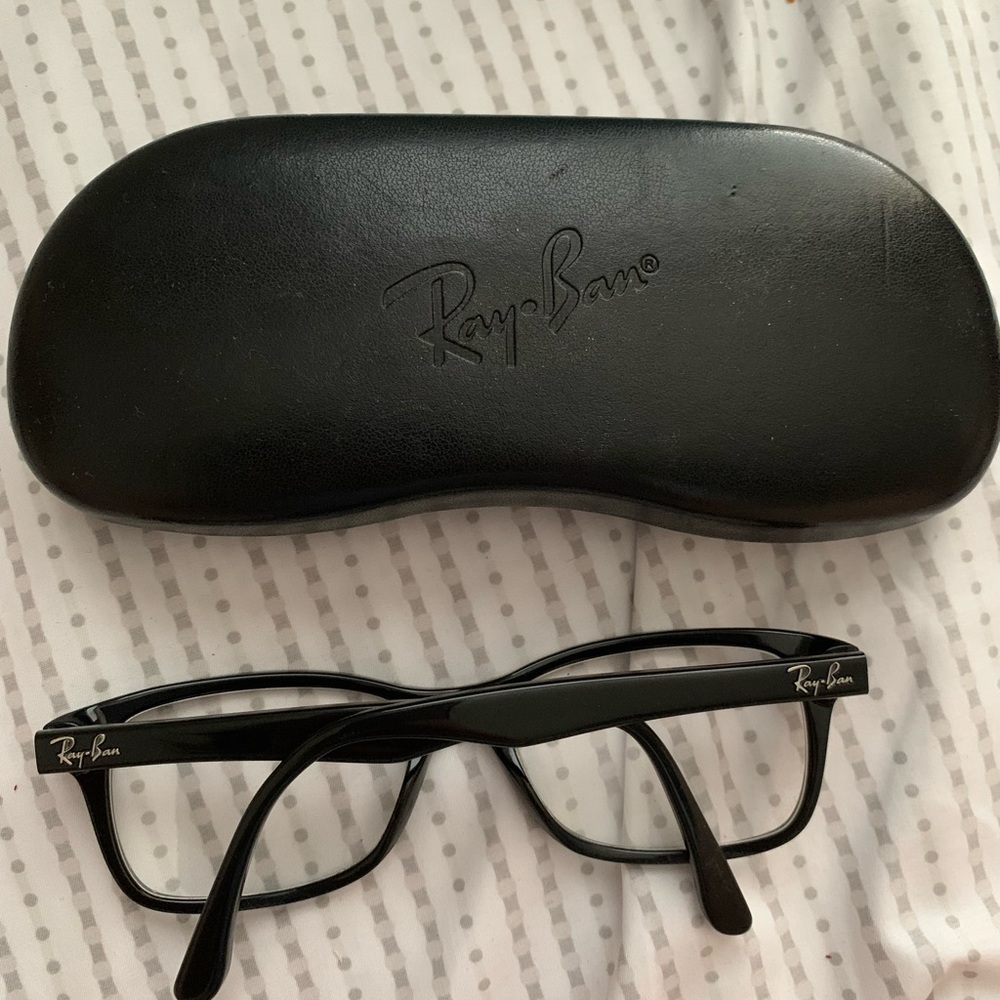 Ray Ban glasses are on sale.